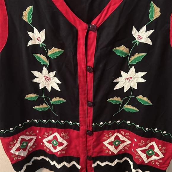 Appliqué flowers/leaves intricate designed one size rayon v-neck six-button vest - Picture 2 of 5